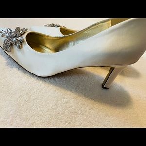 Brand New Elegant Satin Heels By NATURLIZER - Box 67
